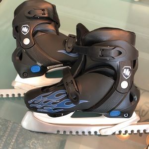 Kids adjustable ice skates with blade protectors